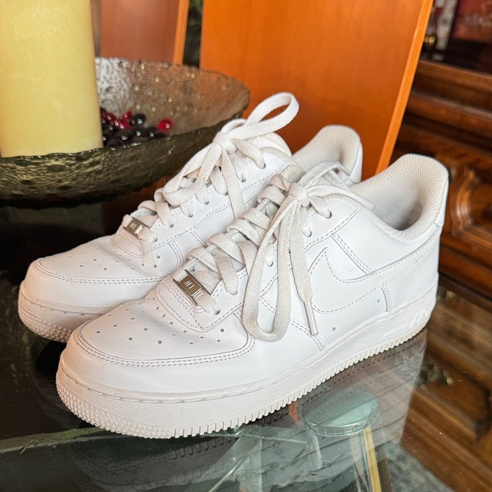 Men’s Air Force 1 White Size 7/women’s 8.5